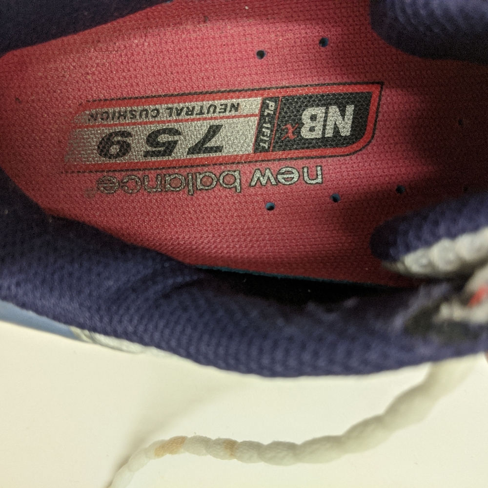 ladies New Balance Athletic shoes - Picture 2 of 4